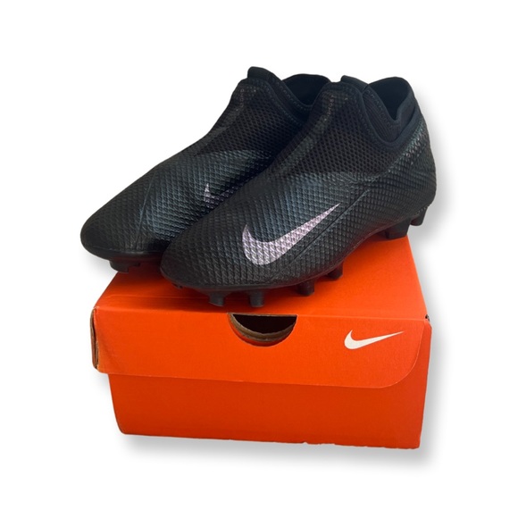 Nike Phantom Vision soccer cleats - Picture 2 of 10